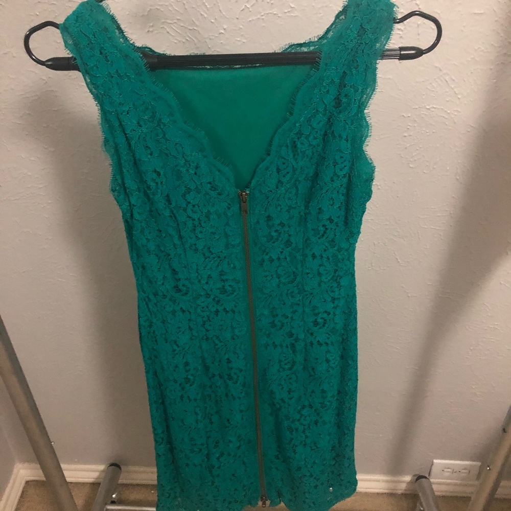 Green lace fitted dress